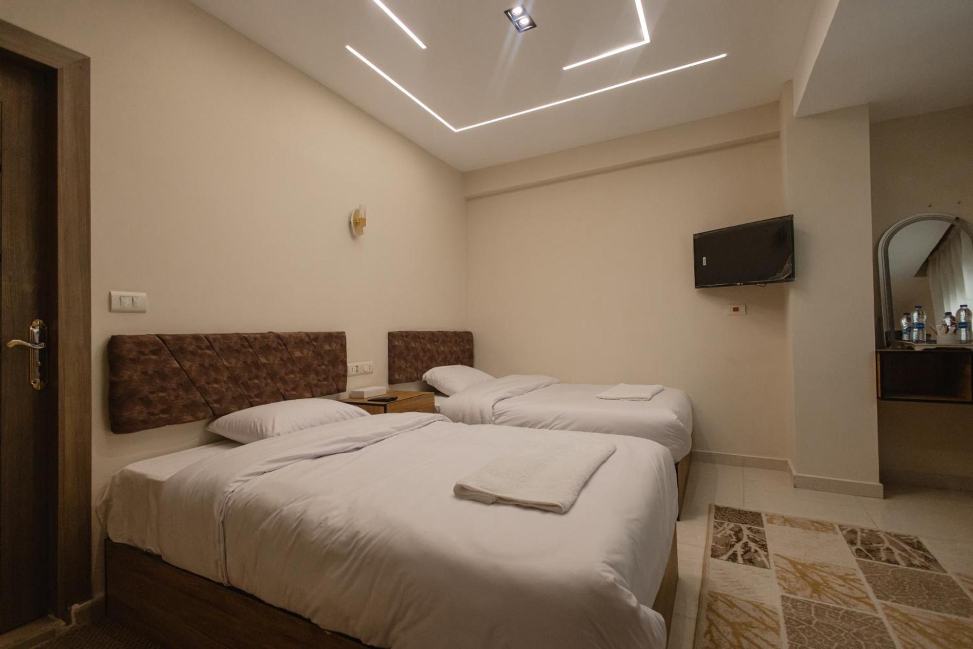 The View Pyramids Hotel Kafret el-Gabal Exterior foto